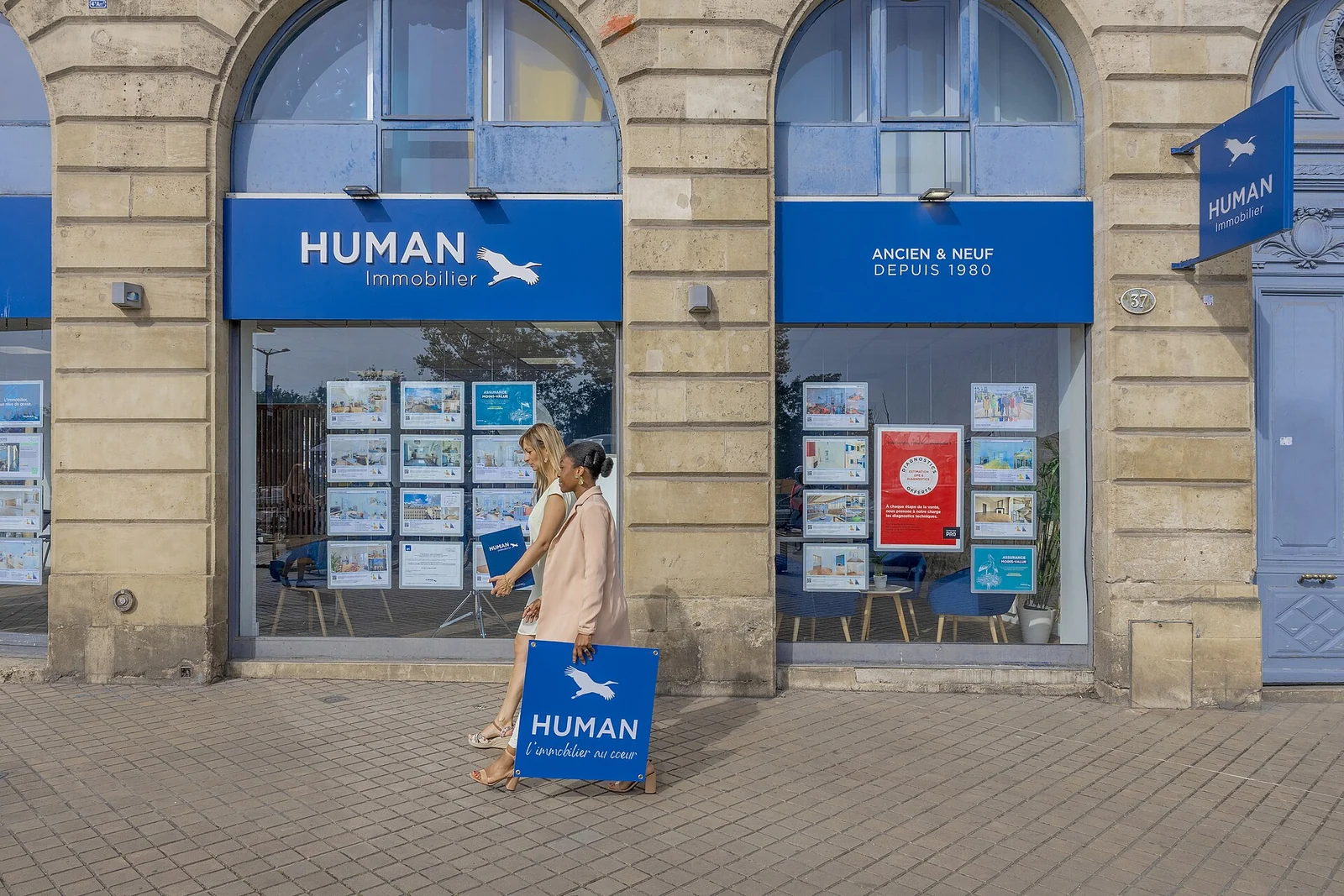 Vitrine d’une agence HUMAN Immobilier.